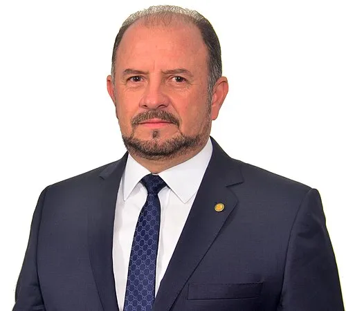 Deputado Antônio Albuquerque se pronuncia sobre denúncia e nega qualquer agressão a vereador.