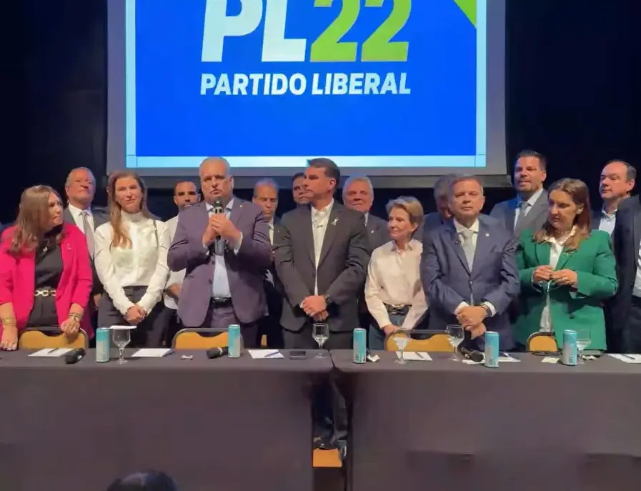 O pré-candidato à Presidência da República, Flávio, anunciou oficialmente Alfredo Gaspar como seu candidato a vice-presidente, formando uma chapa pura para as eleições.